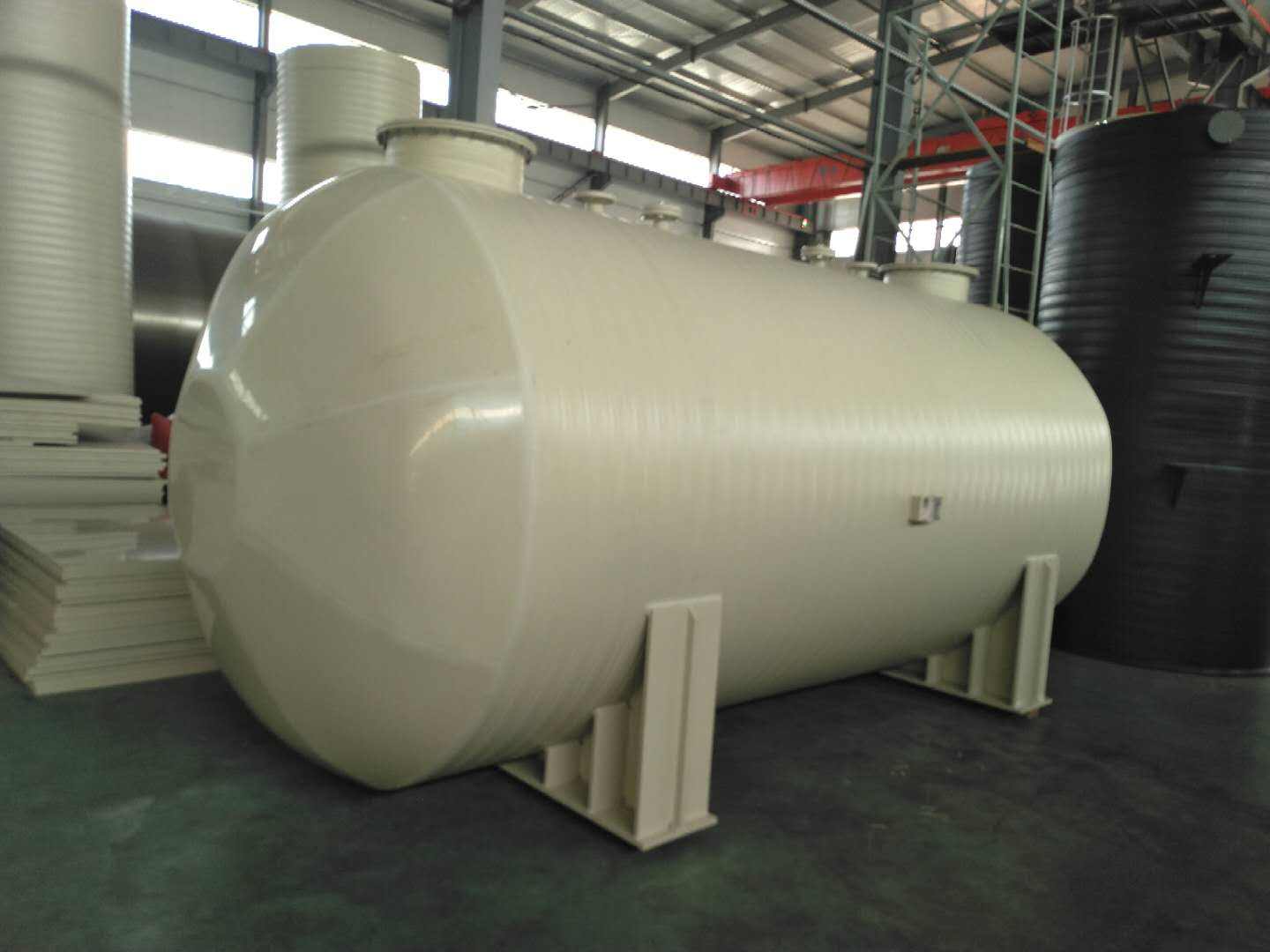 防腐儲罐的罐體隔熱保溫操作步驟為: 防腐儲罐的罐體隔熱保溫操作步驟為: