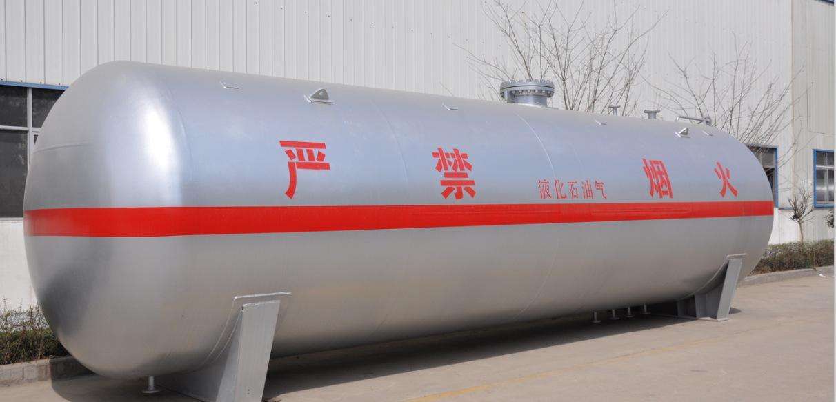 鋼襯塑儲(chǔ)罐在設(shè)計(jì)方案時(shí)要留意以下內(nèi)容: 鋼襯塑儲(chǔ)罐在設(shè)計(jì)方案時(shí)要留意以下內(nèi)容: