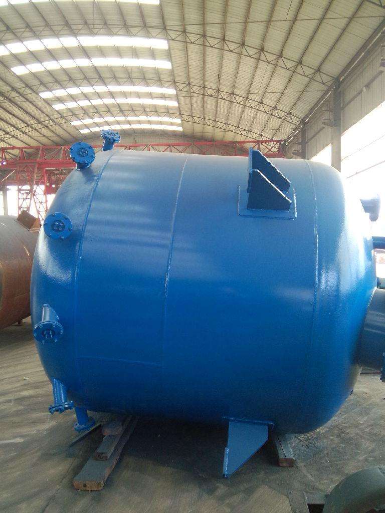 鋼襯塑反應釜加工工廠還需注意的事項: 鋼襯塑反應釜加工工廠還需注意的事項: