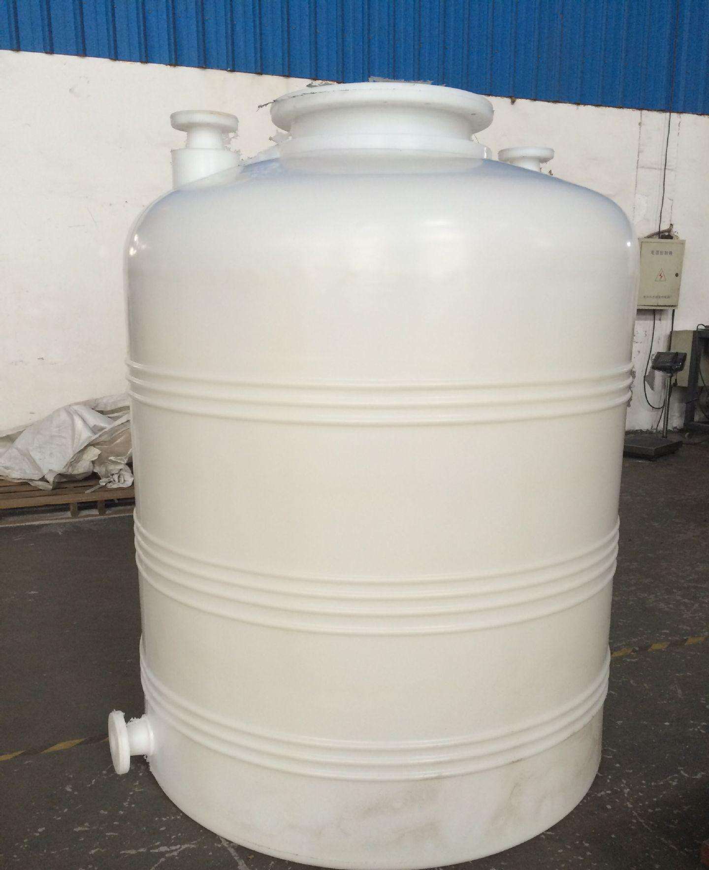 影響塑料儲罐使用壽命的關鍵因素如下所示: 影響塑料儲罐使用壽命的關鍵因素如下所示: