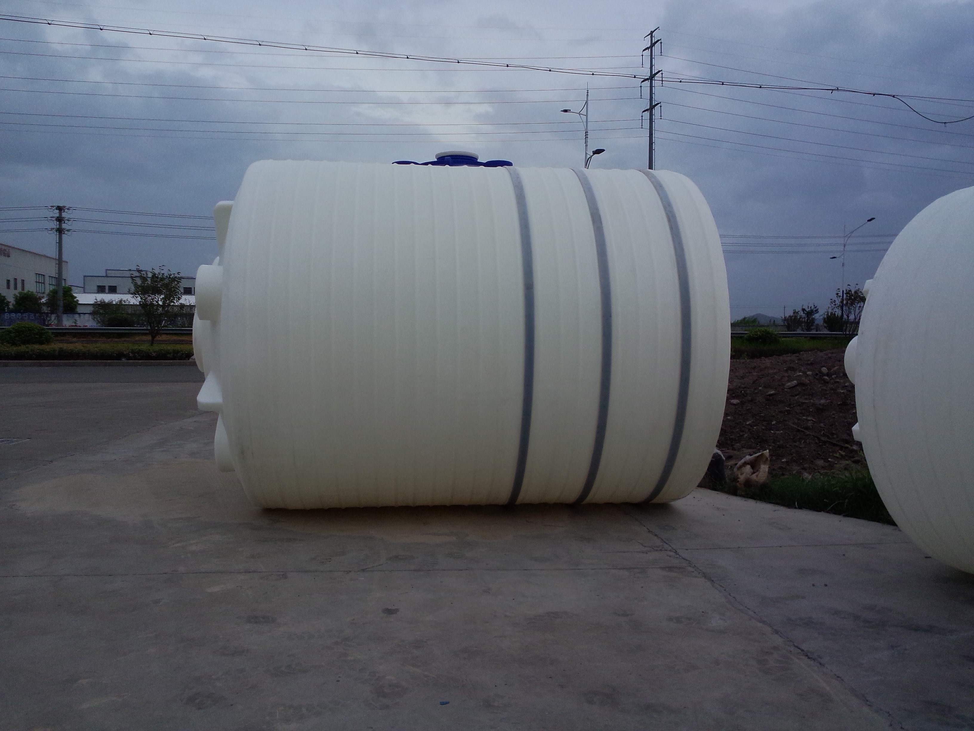 塑料儲罐如何防止靜電，方法如下：